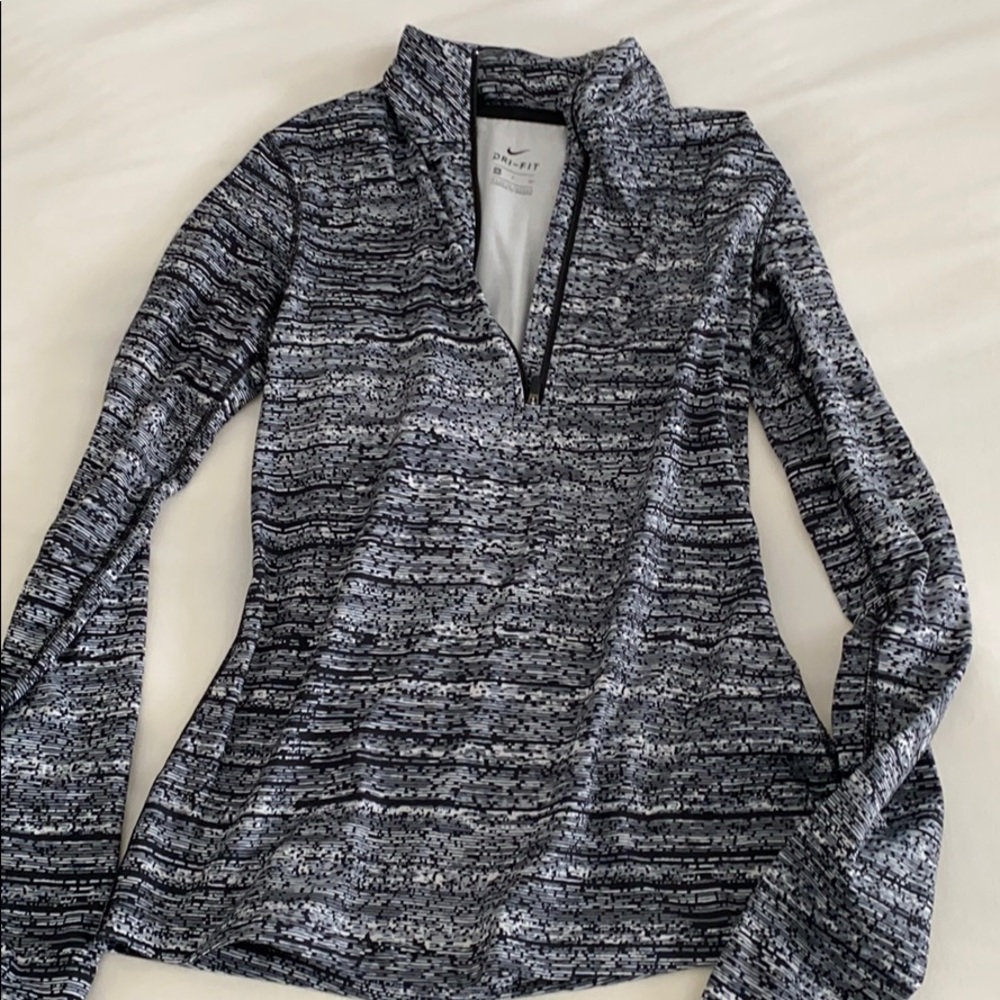 Like new Nike winter dry fit crew neck